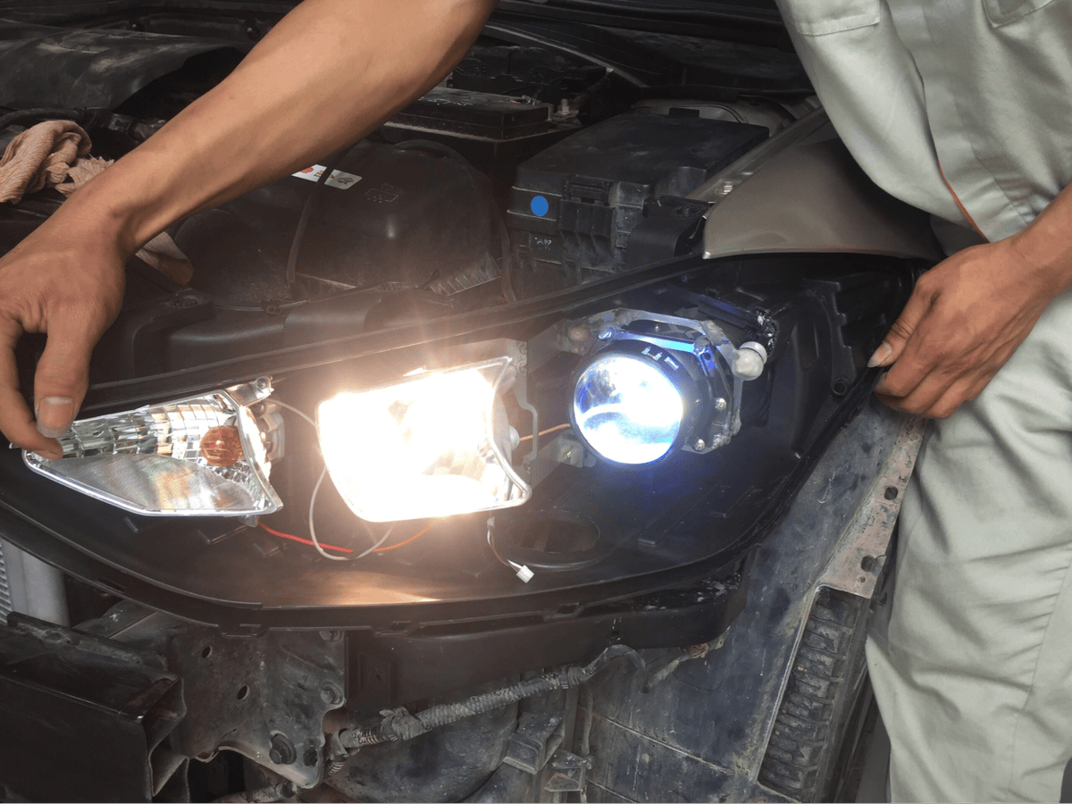 Giá thay đèn pha i10 mới nhất hiện nay