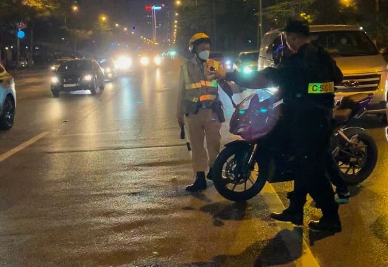 Xử phạt các lỗi không bật đèn pha ô tô đúng quy định